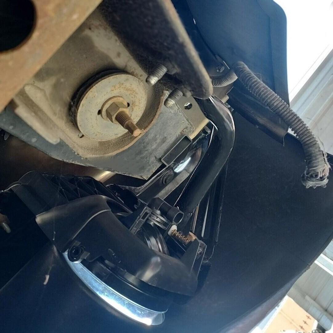 New Front Driver&Passenger Bumper Bracket For 99-02 Chevy Silverado Sierra 1500
