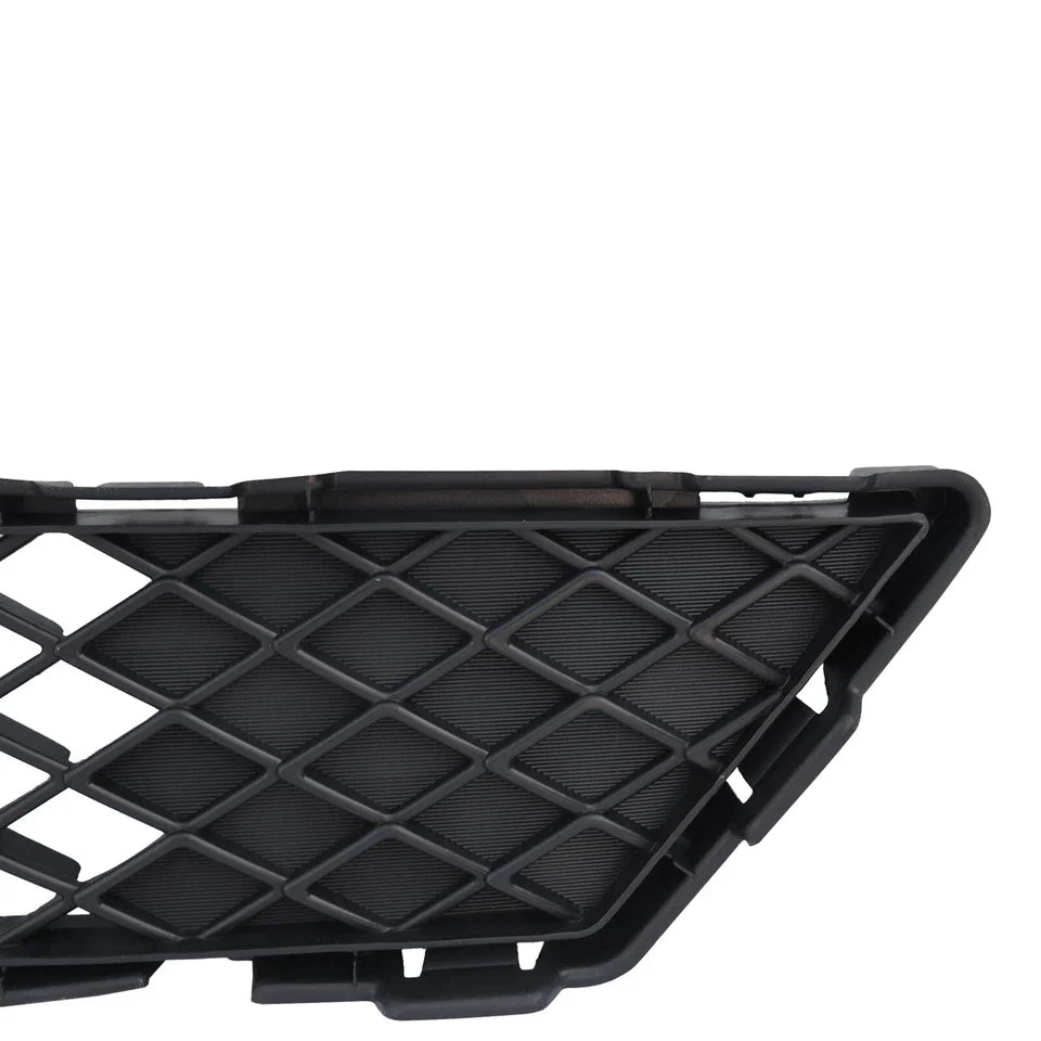 Front Bumper Lower Grille and Fog Lights for 2015-2016 for Nissan Versa Note SR